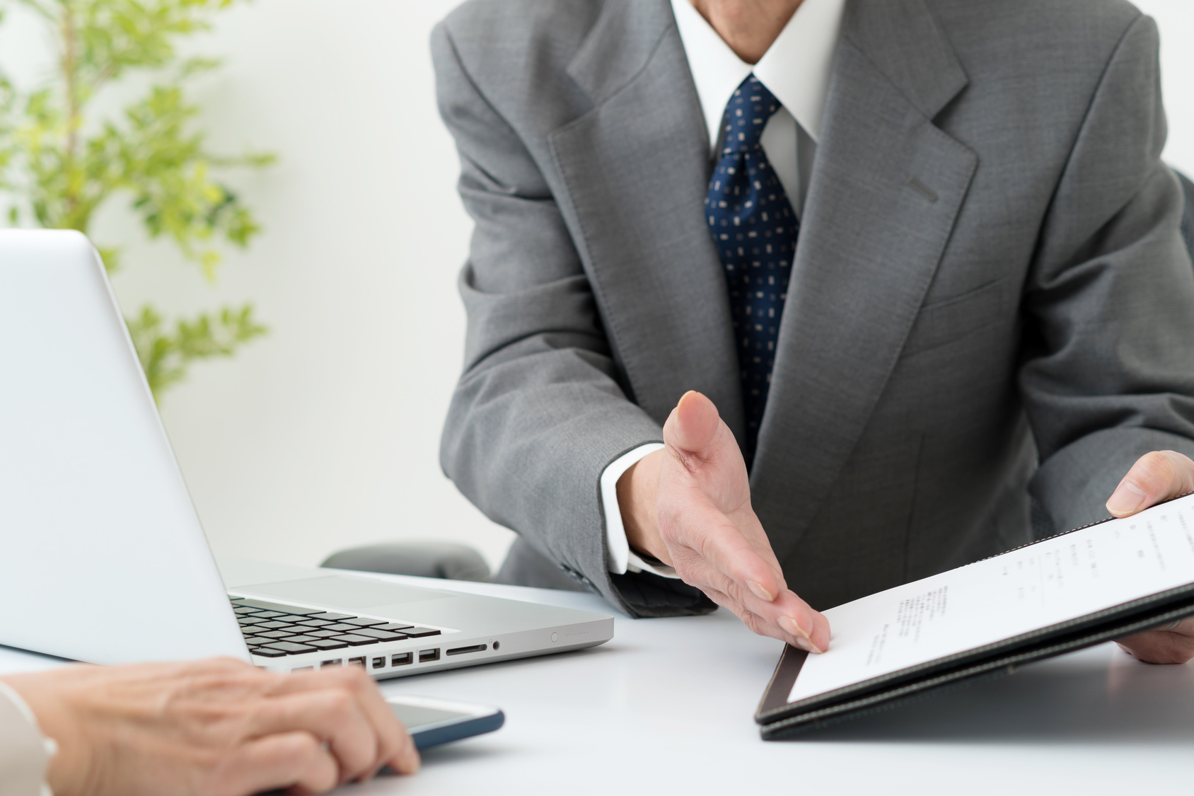 ご査証くださいの意味は?正しい「ご査証」の使い方と注意点