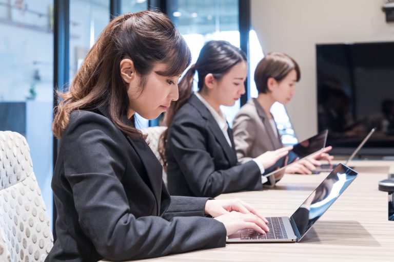 「心中お察しします」の意味と使い方は?類語や例文を交えて解説 「心中お察しします」の意味と使い方は?類語や例文を交えて解説