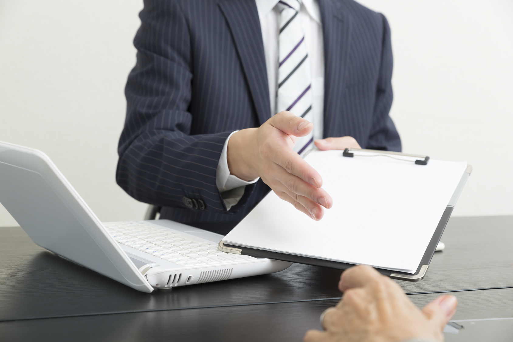 「来訪」の意味と正しい使い方!来社・訪問・往訪との違いも解説 | TRANS.Biz