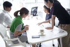 「コンピレーション」の意味とは？オムニバスとの違いも解説