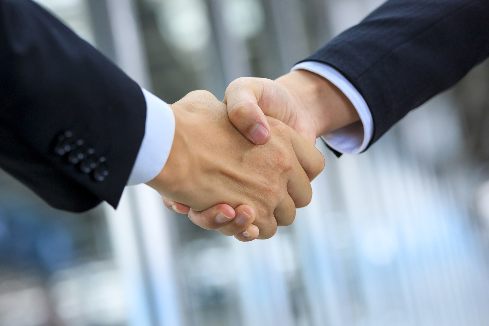 「コミットメント」の意味とは？日本語での使い方と例文を紹介