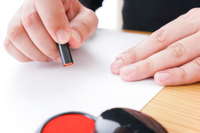 「押印」と「捺印」の違いとは?正しい使い分けや敬語表現も解説 | TRANS.Biz