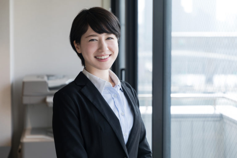 「真摯」の意味とは?語源や使い方の例文と類語・対義語も解説 | TRANS.Biz