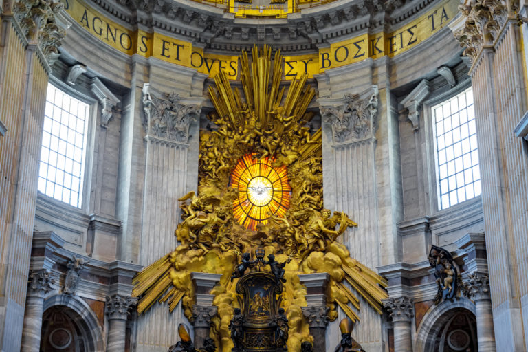 「ペトロ」とその生涯とは？ペテロとの違いや聖ペトロ十字も解説