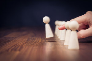 「侵害」の意味や使い方とは?「心外」との違いや類語なども解説 | TRANS.Biz