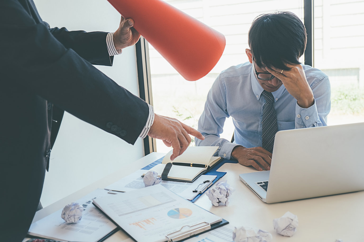 「愚鈍」の意味と読み方とは?使い方の例文と類語・対義語も解説