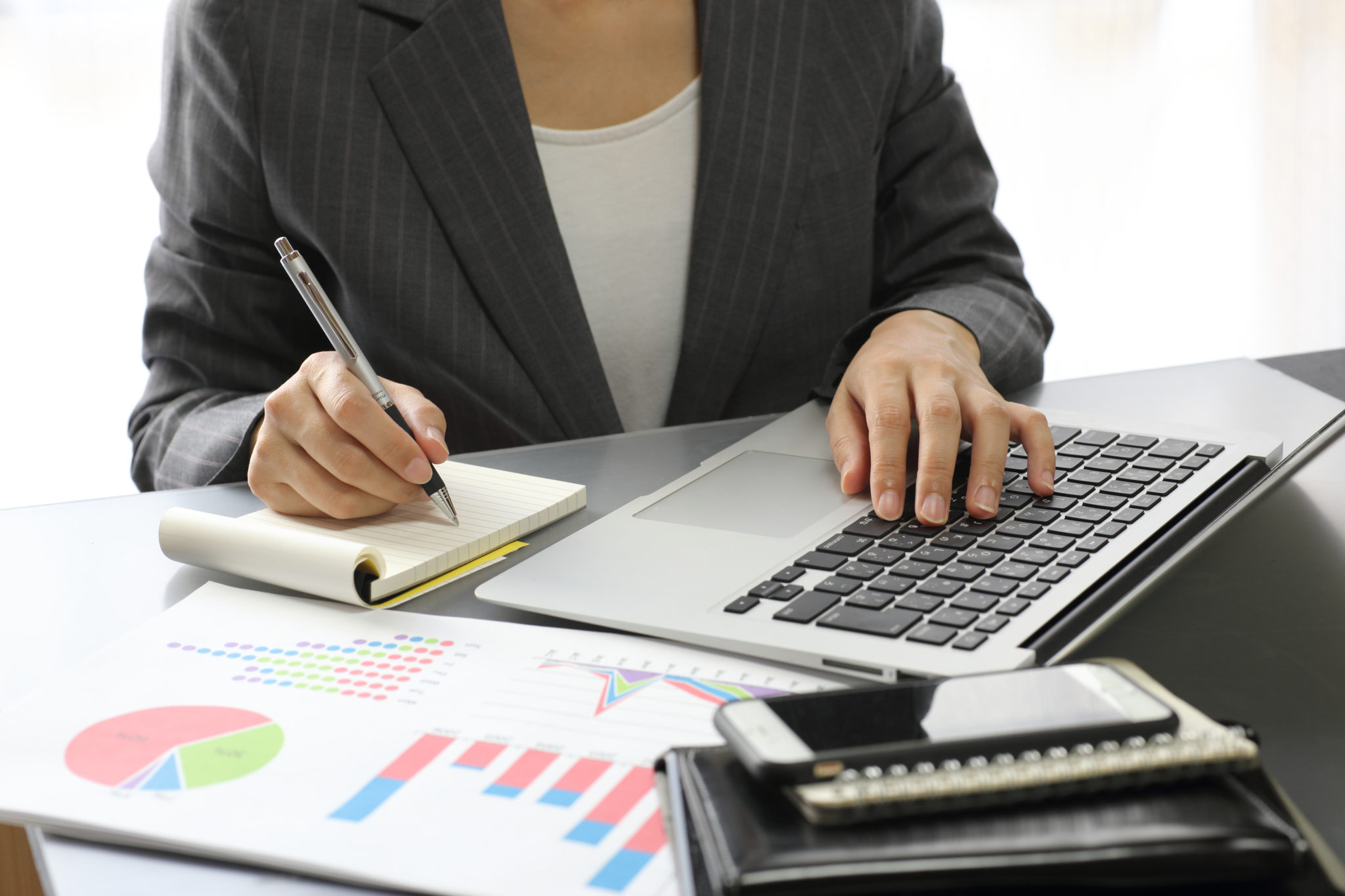 「座して待つ」の意味や使い方とは？類義語や英語訳・元ネタも解説