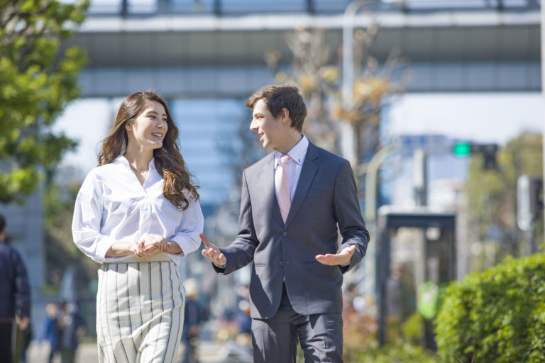 「もちろん」は目上に失礼?意味と類語・英語での使い方と例文も | TRANS.Biz