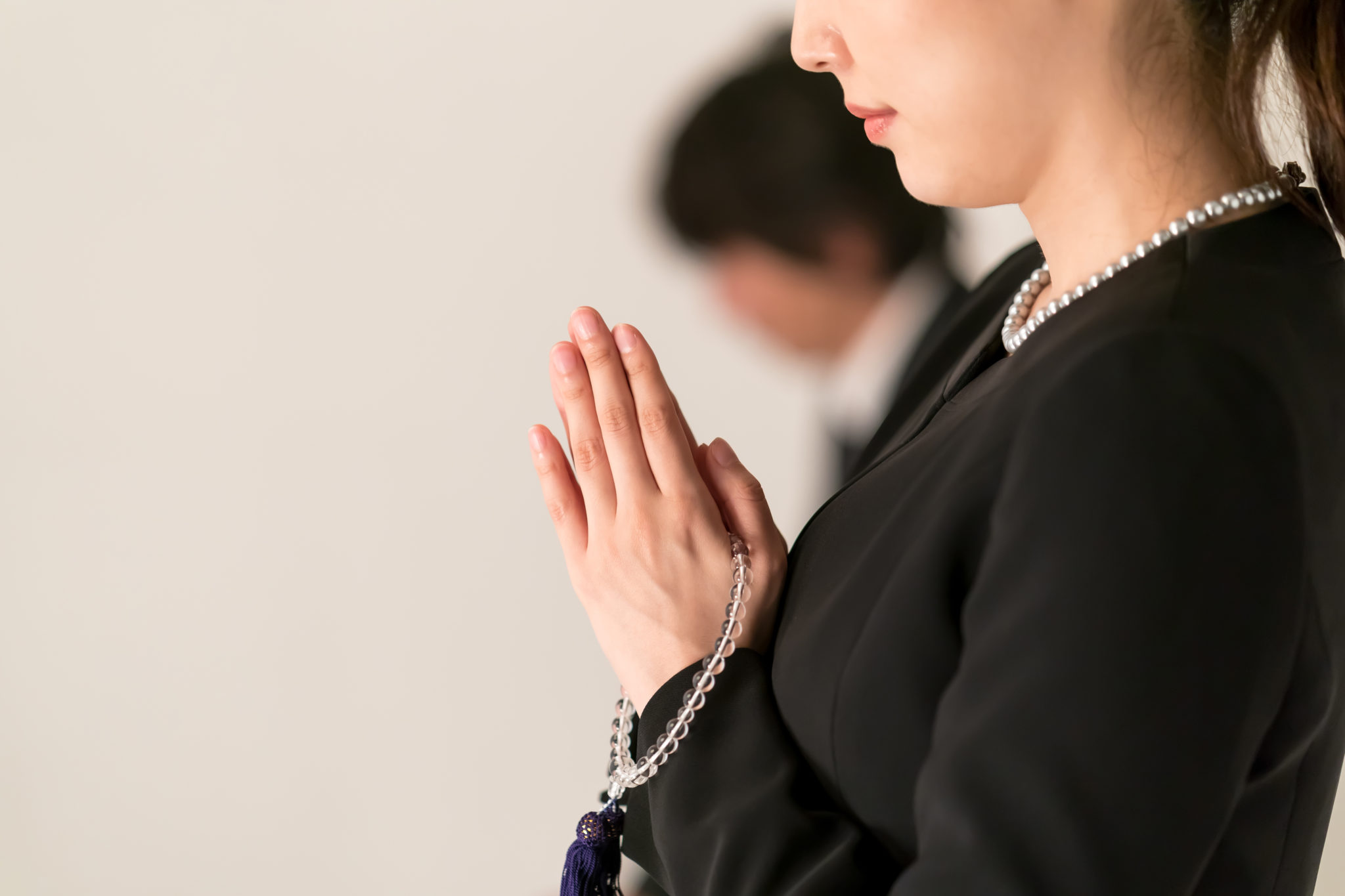 「ご冥福をお祈りします」の意味や使い方は?返し方も例文で解説 | TRANS.Biz
