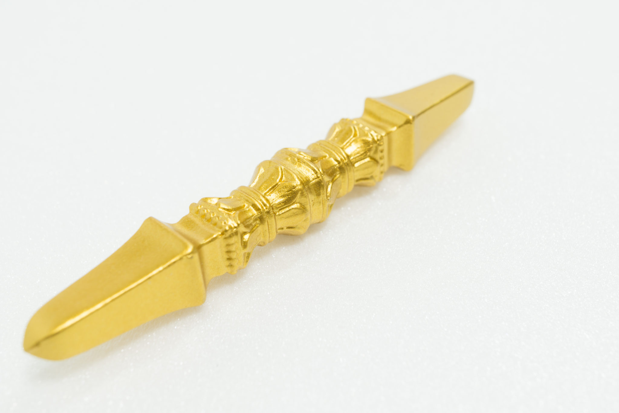 「諸刃の剣」の意味と読み方とは？使い方の例文や類語・対義語も