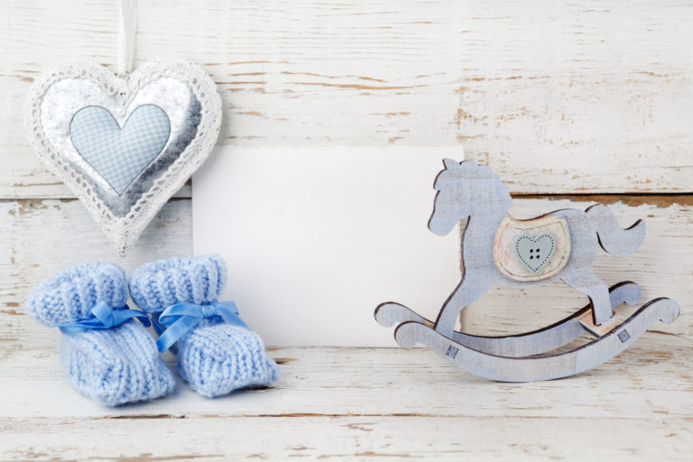 「出産祝い」の意味とは？金額の相場とマナー・嬉しかった贈り物