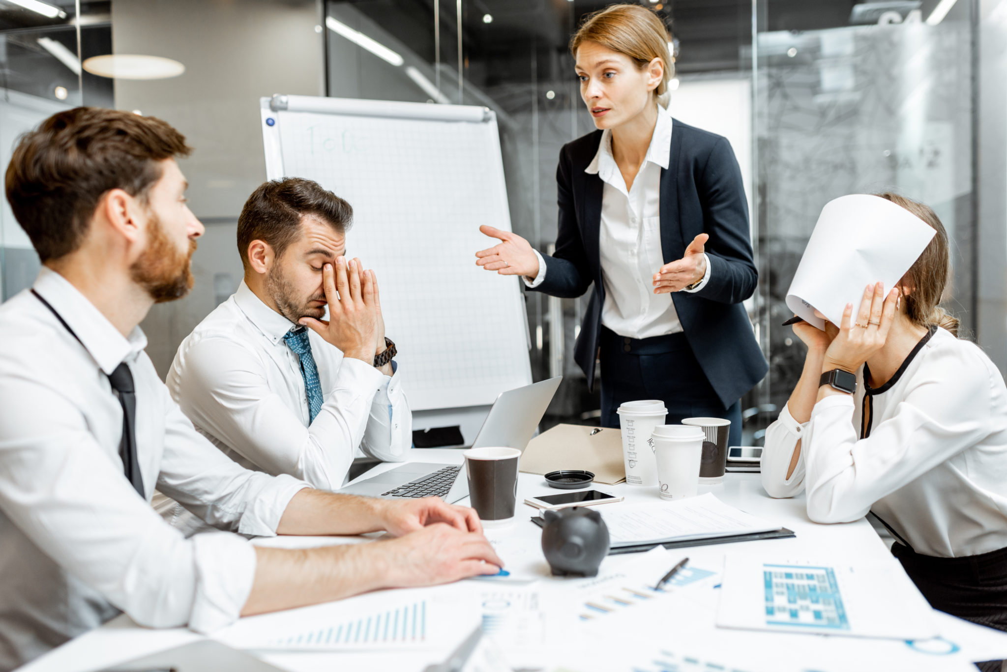 「諌める」の意味は？目下の人が使える例文や類語「窘める」も解説 | TRANS.Biz