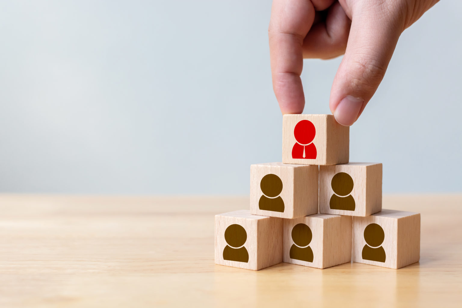 「持株会社」とは?子会社との関係やメリットもわかりやすく