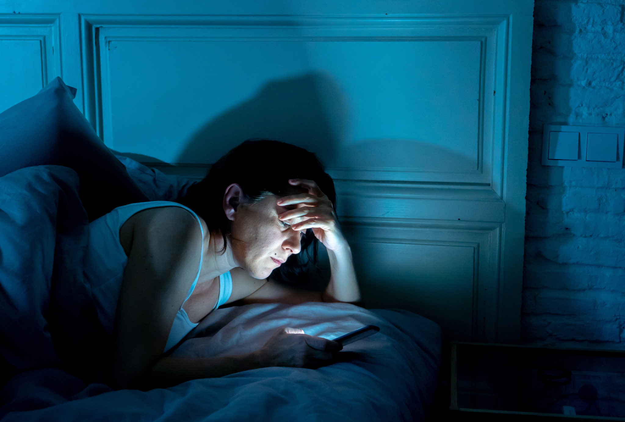 「夜分遅くに」とは何時まで？意味やメール・電話での使い方を解説 | TRANS.Biz