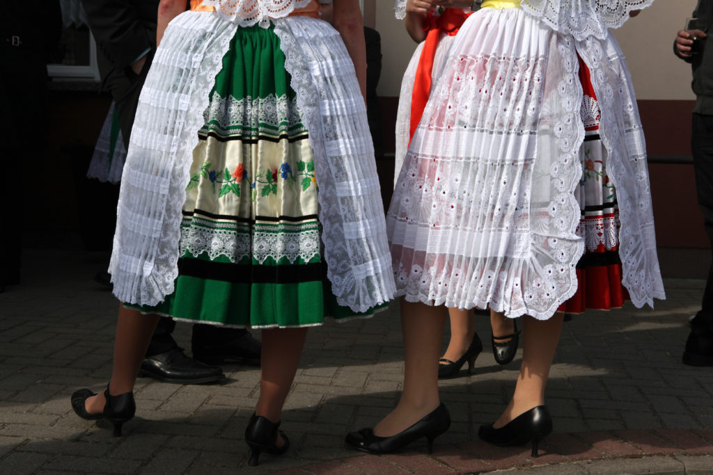 ドイツの民族衣装とは 歴史とディアンドルなど名前や特徴を紹介 Trans Biz