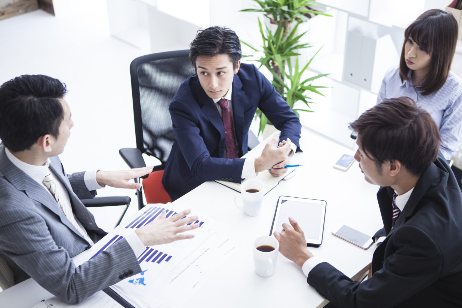 「卵が先か鶏が先か」の意味と使い方とは?類語の例や英語表現も 「卵が先か鶏が先か」の意味と使い方とは?類語の例や英語表現も
