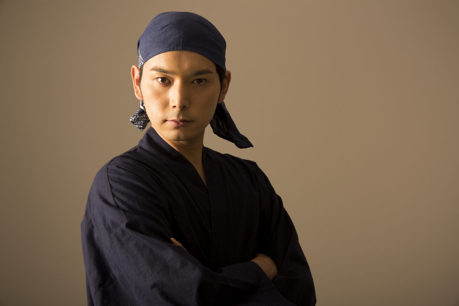 「玄人」の意味と正しい読み方とは？類語・対義語や語源も紹介 | TRANS.Biz