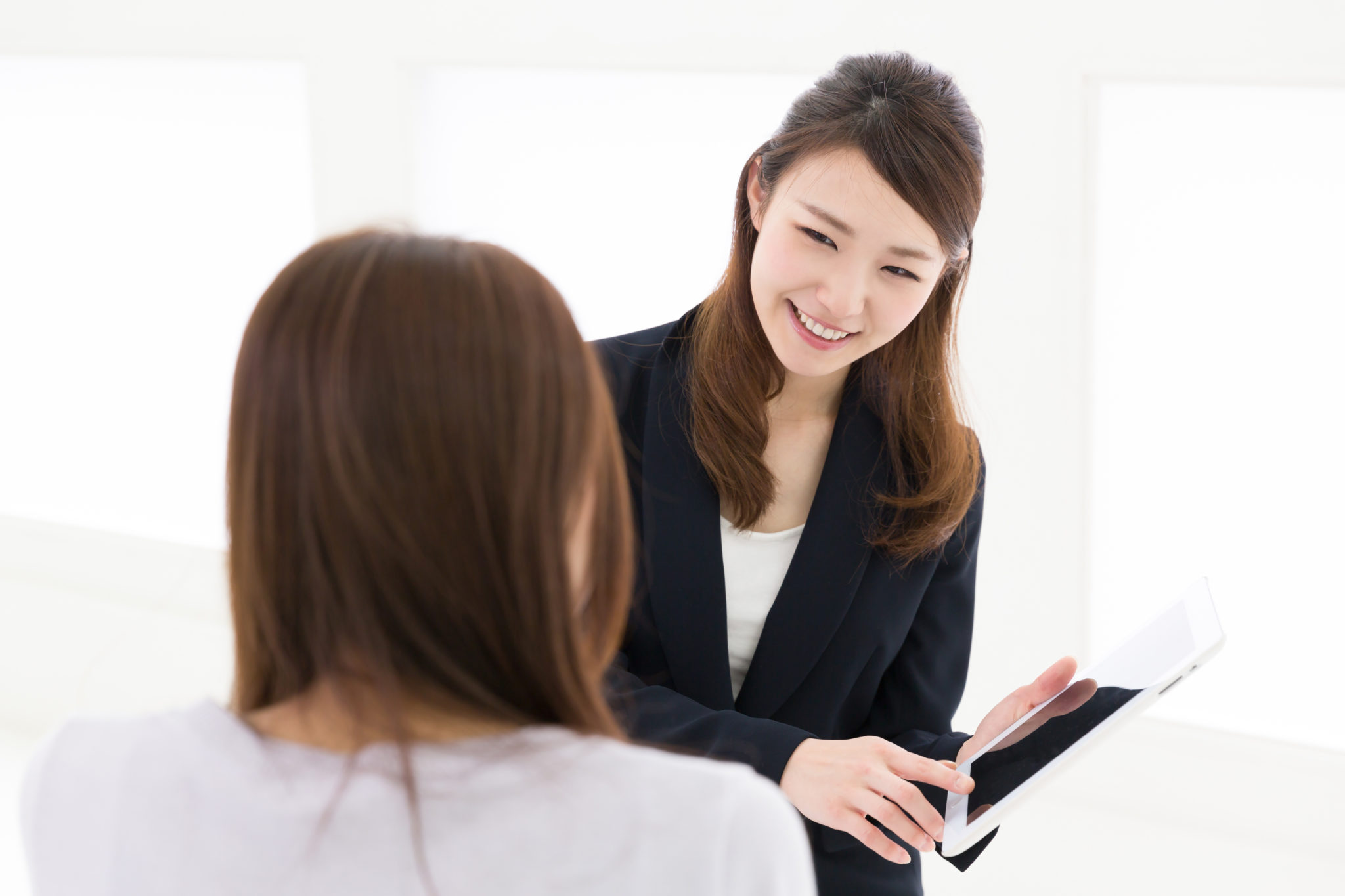 敬語「いらっしゃる」の意味と使い方は？「おられる」との違いも | TRANS.Biz