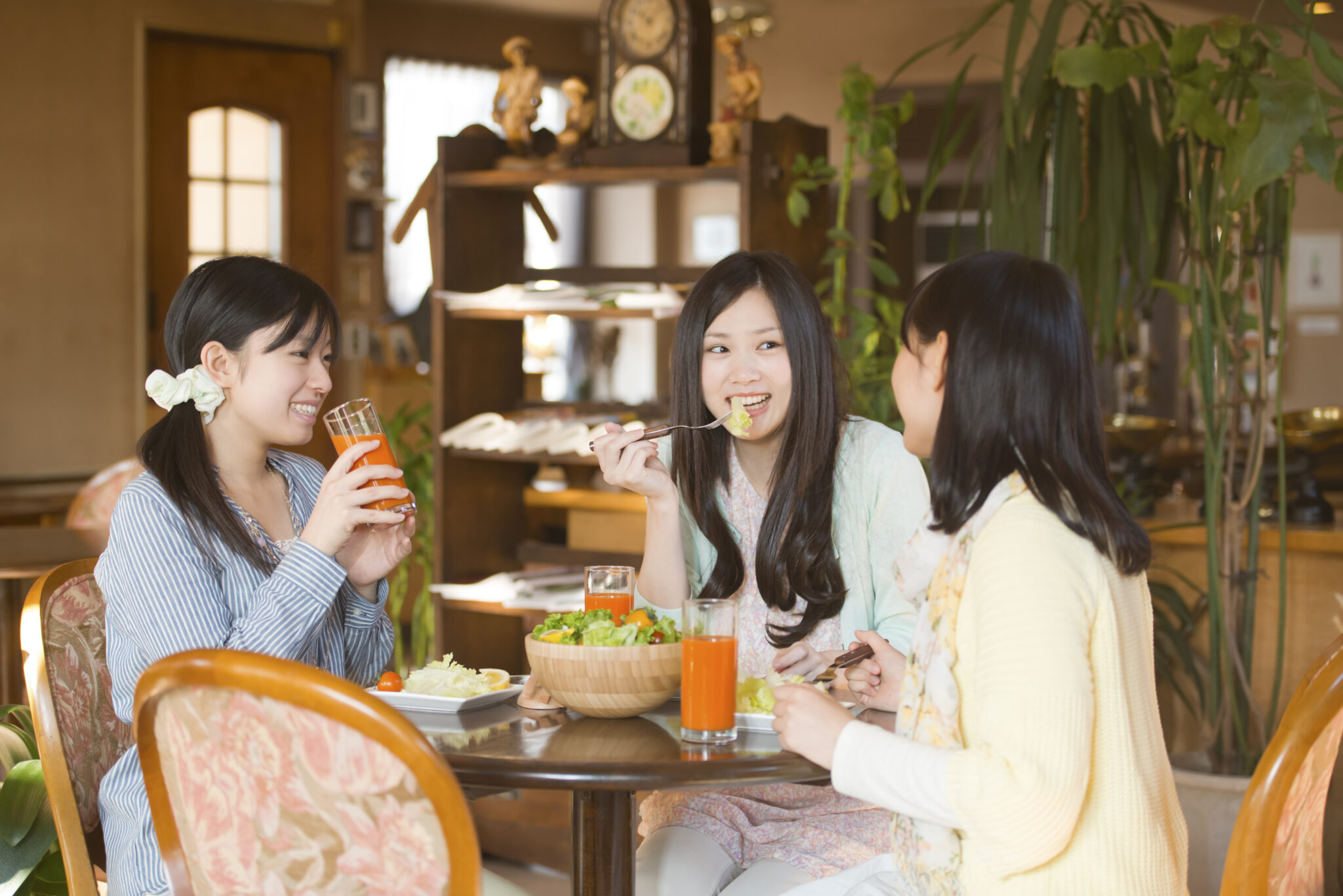 「惚気」の意味と使い方とは?類語やうざいと思われないコツも紹介 | TRANS.Biz