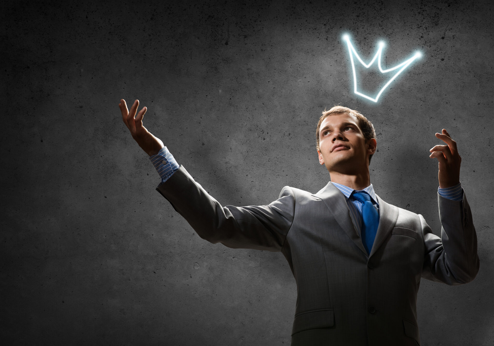 「傲岸不遜」の意味と使い方とは？例文や類語・対義語も解説