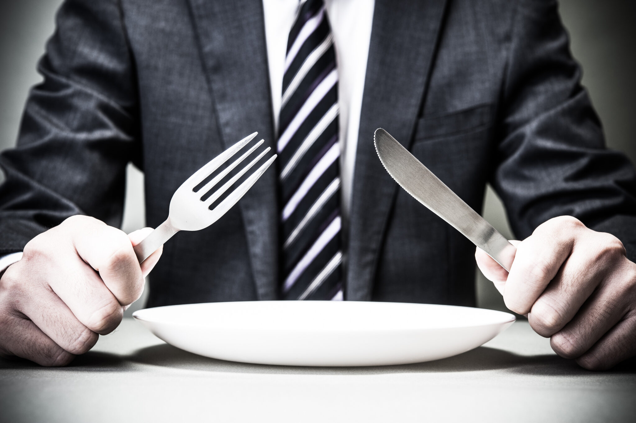 「飽食」の意味とは?使用例・例文解説と「飽食の時代」の問題点 | TRANS.Biz