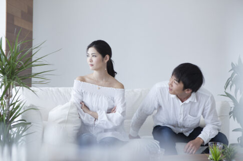 「赦す」の意味とは?語源や「許す」「恕す」との違いと類語も解説 | TRANS.Biz
