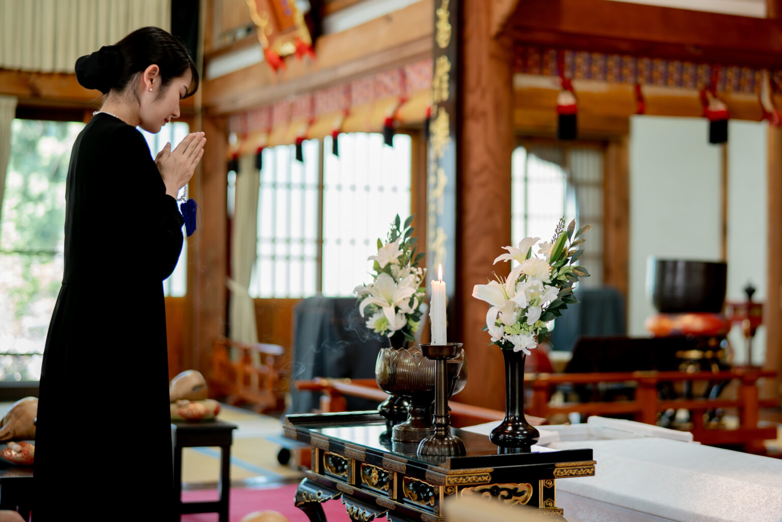 「一周忌」とは？法要のやり方・流れとお布施や香典マナーも解説 | TRANS.Biz